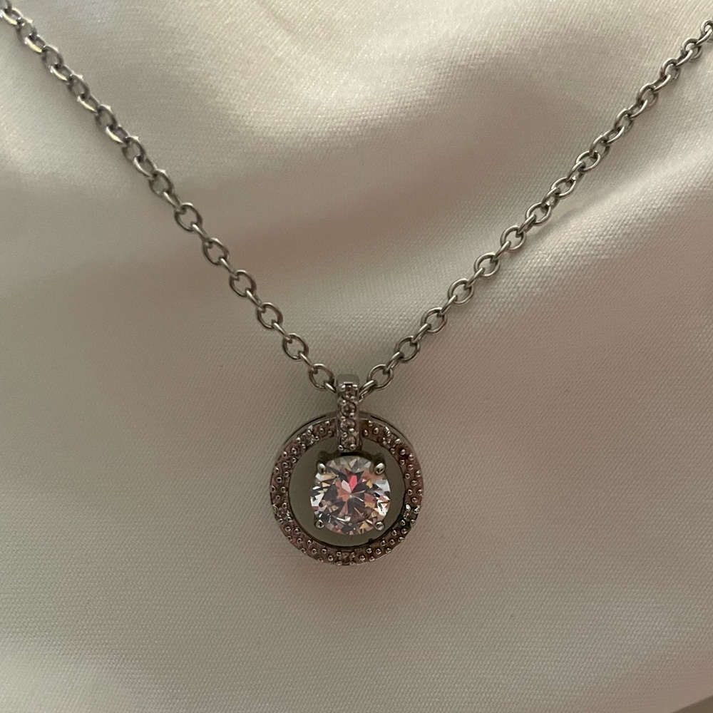 Elegant Silver Pendant Necklace